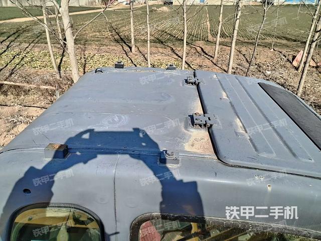 駕駛室頂部（整機外觀）