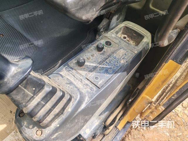 座椅左側控制臺/音響/含左手柄（駕駛室部分）