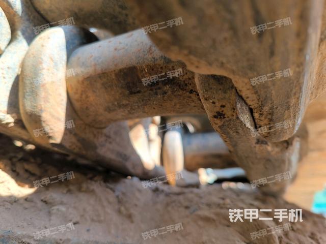 右驅(qū)動輪（行走機構(gòu)）