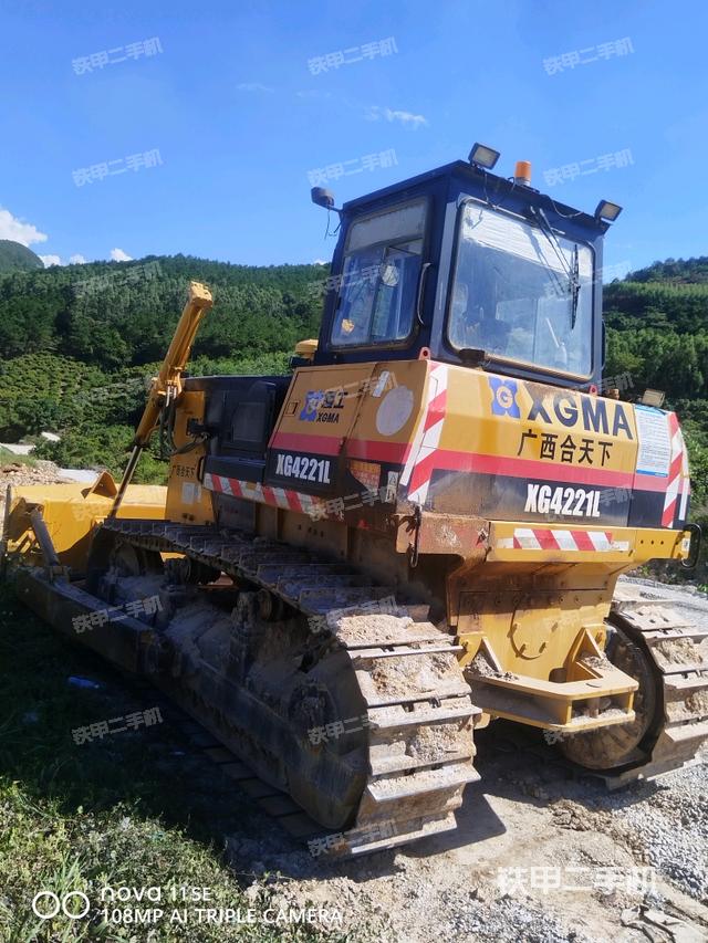 設(shè)備正后全景（推土機(jī)整車外觀）