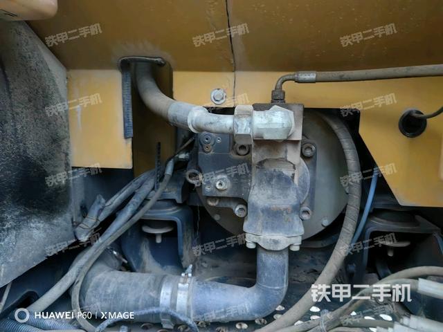 液压泵舱室正面整体（整机外观）