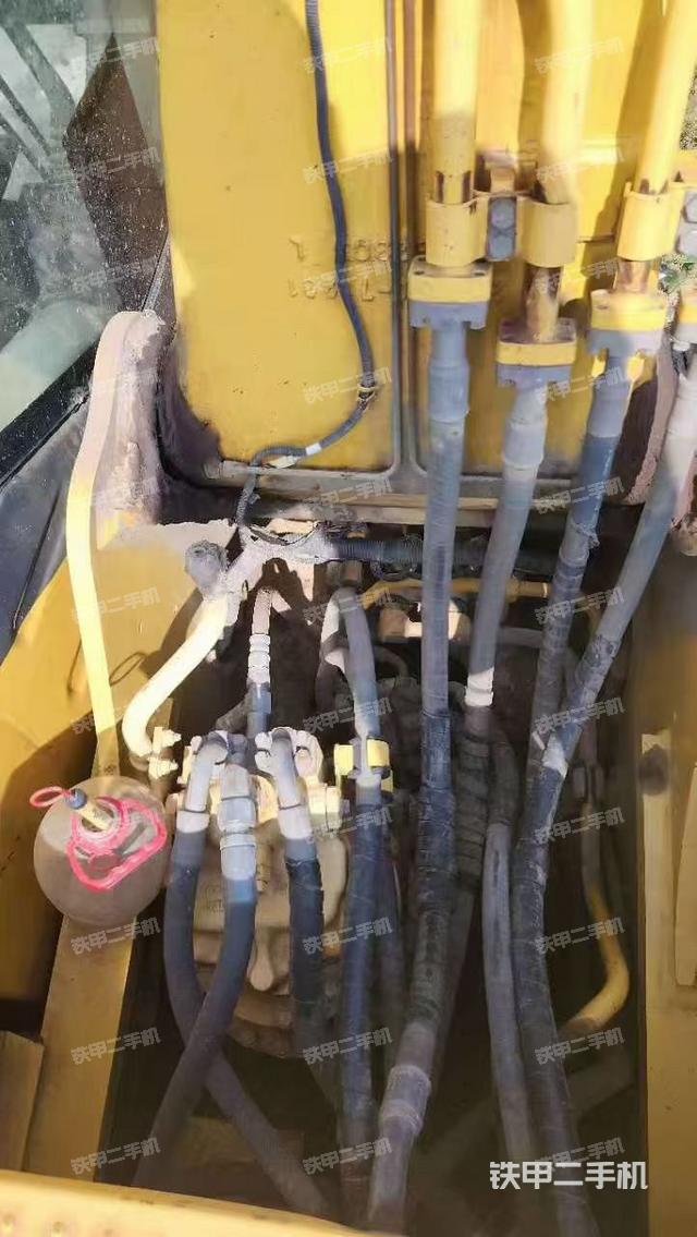 回转马达和主控阀（整机外观）