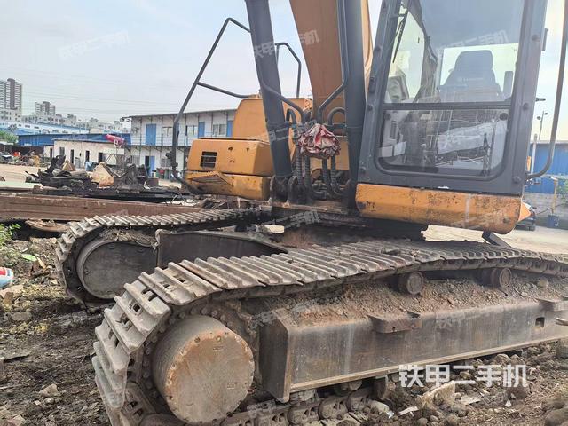 駕駛室頂部（整機外觀）