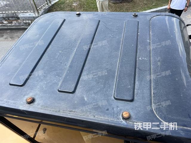 駕駛室頂部（整機外觀）