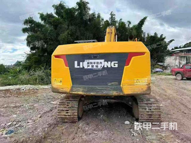 驾驶室顶部（整机外观）