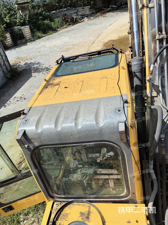 驾驶室顶部（整机外观）