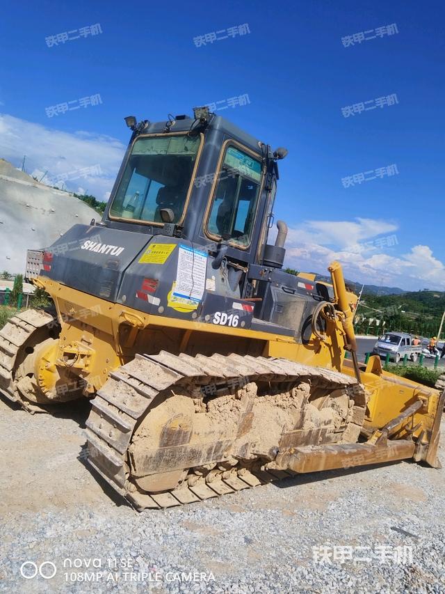 設(shè)備正后全景（推土機(jī)整車外觀）