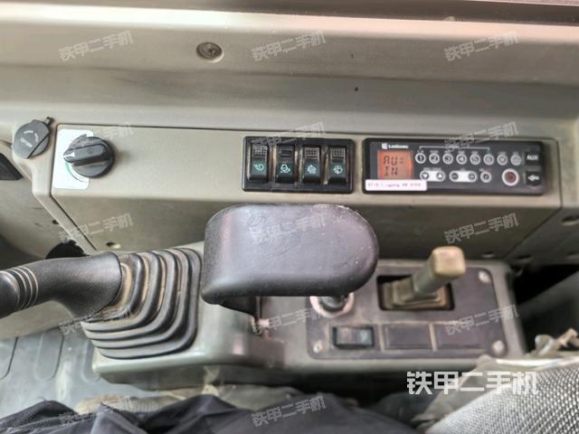 回转马达和主控阀（整机外观）