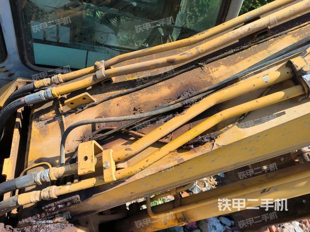 大臂油缸整体 竖拍（工作和回转装置）