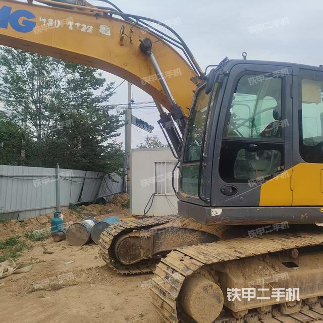 駕駛室整體(整機(jī)外觀) 駕駛室整體(整機(jī)外觀)