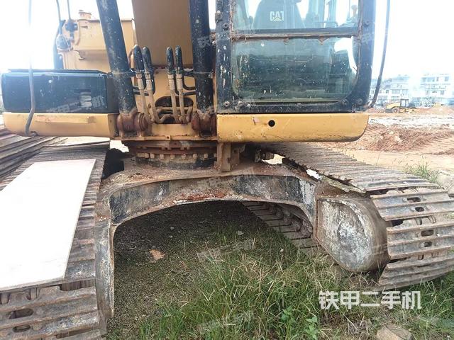 驾驶室顶部（整机外观）