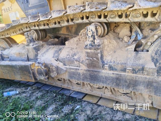 右側(cè)履帶全景（推土機(jī)底盤及工作裝置）