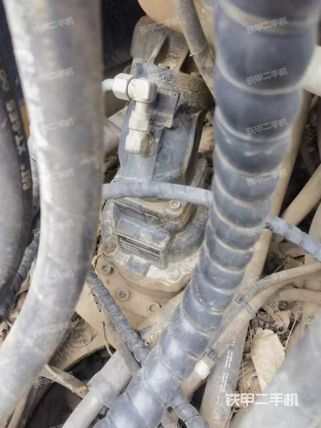 回轉(zhuǎn)馬達和主控閥（整機外觀）