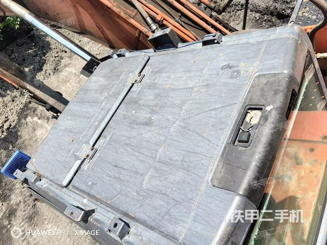 驾驶室顶部（整机外观）