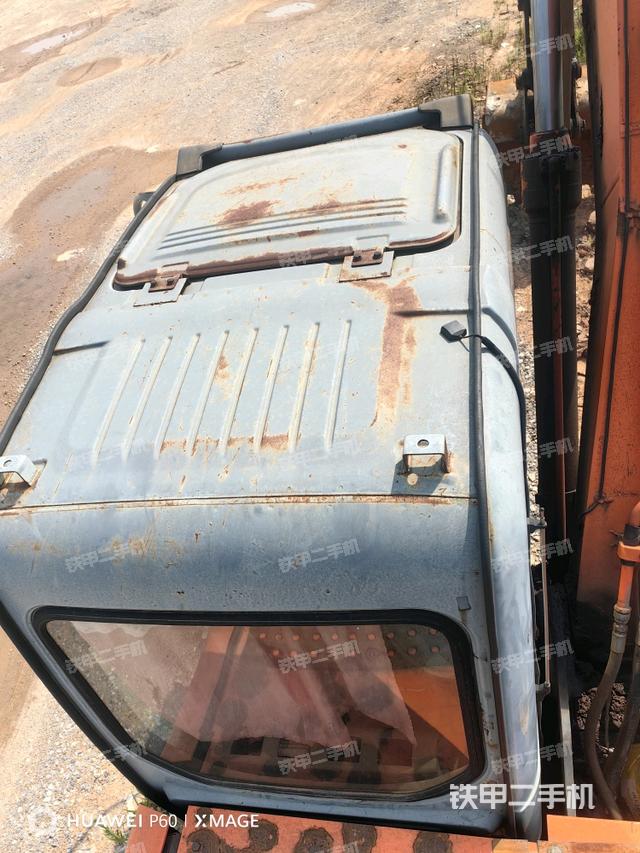 驾驶室顶部（整机外观）