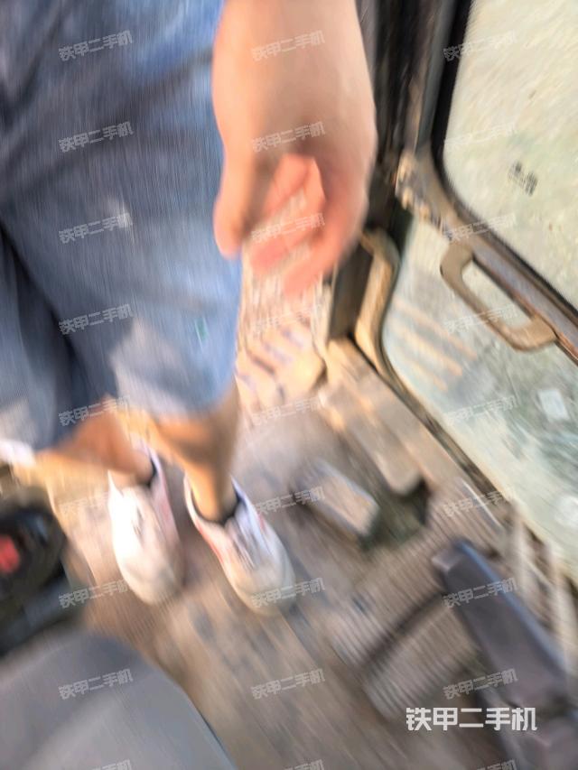 后窗玻璃角标（驾驶室部分）