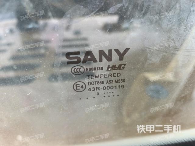 后窗玻璃角标（驾驶室部分）