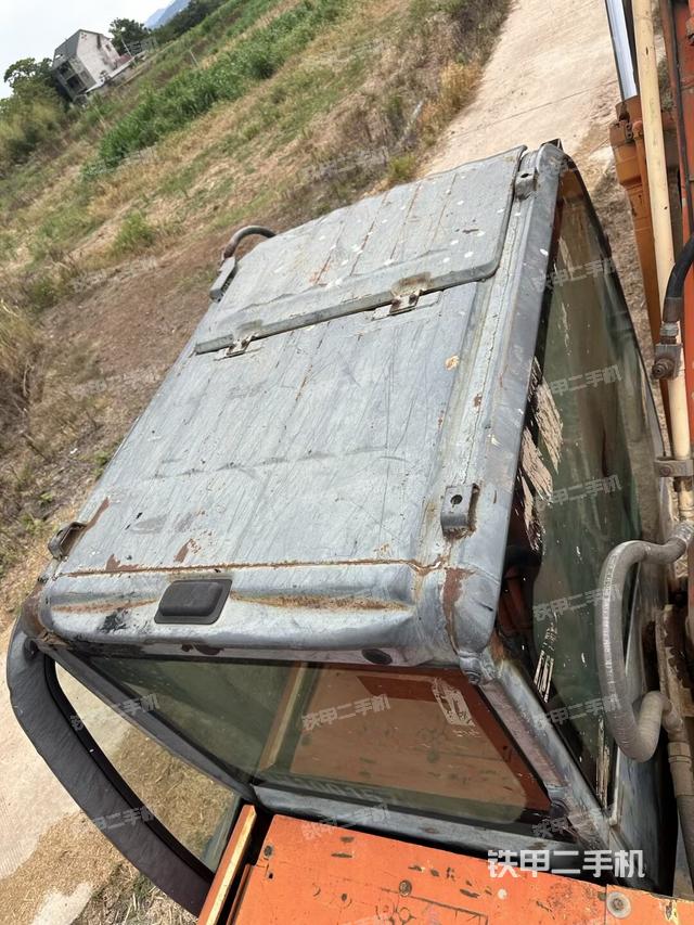 驾驶室顶部（整机外观）