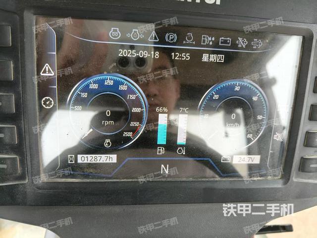 驾驶室操作台（设备外观及核心部件）