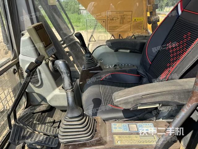 驾驶室整体（整机外观）