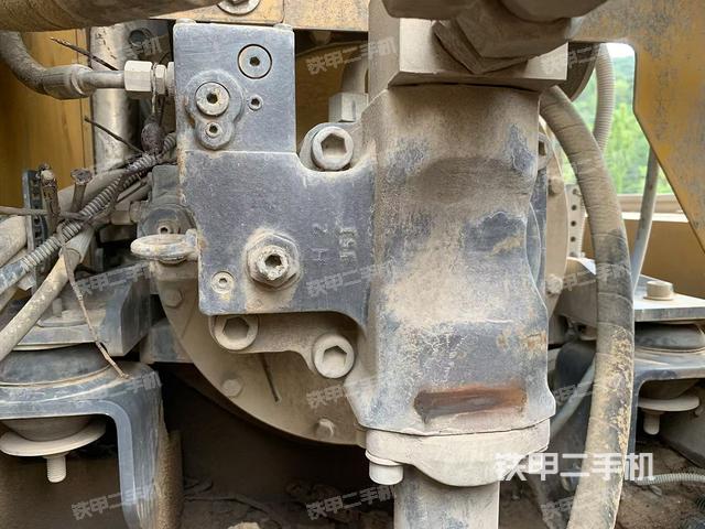 液压泵舱室正面整体（整机外观）