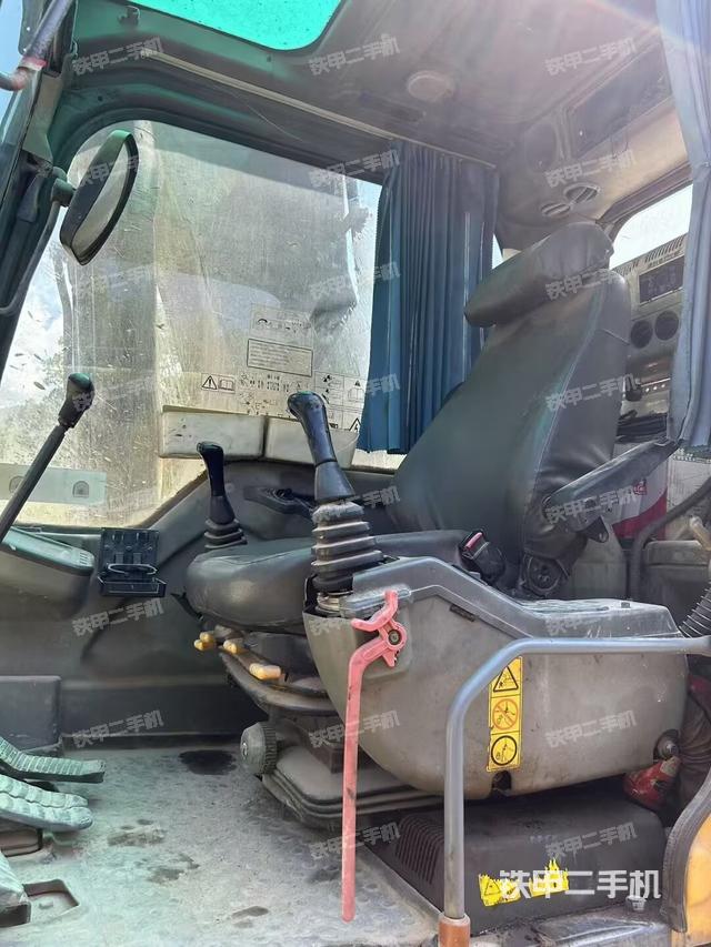 驾驶室整体（整机外观）