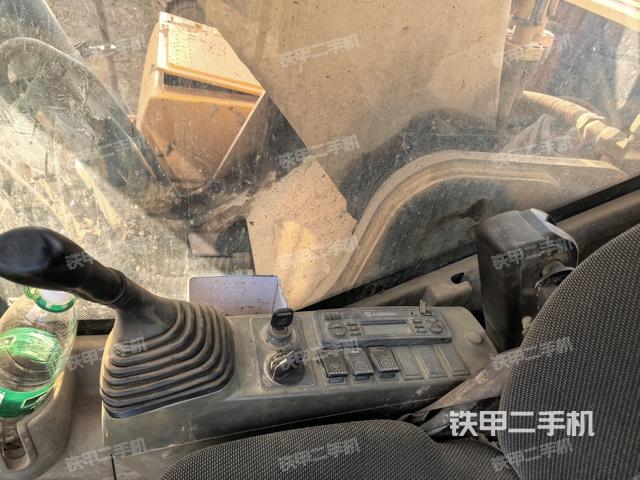 座椅右侧控制台/钥匙门/油门/含右手柄（驾驶室部分）