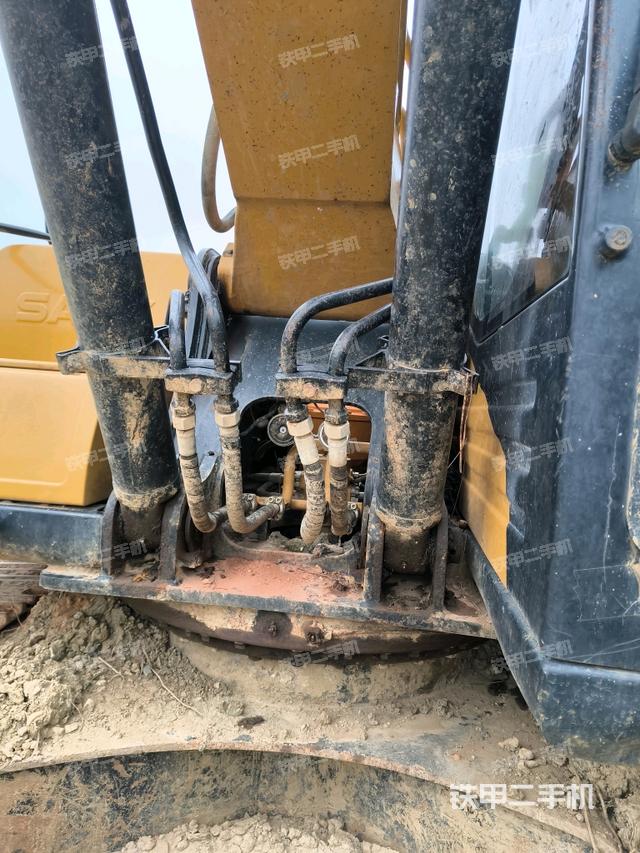 大臂根部 斜视（工作和回转装置）