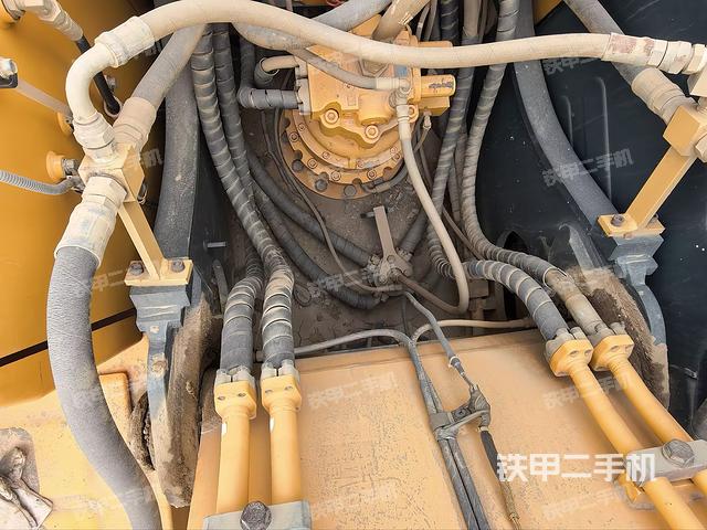 中央回转接头特写（上车部件）