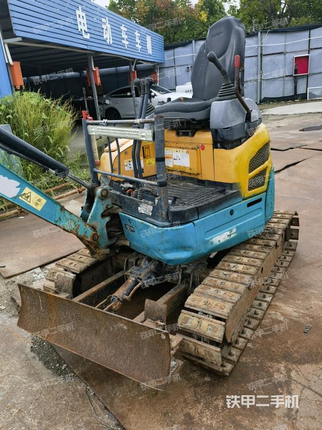 駕駛室頂部（整機(jī)外觀）