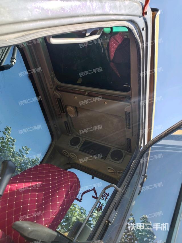 驾驶室顶部（整机外观）