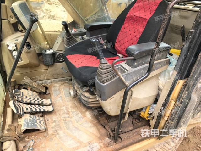 座椅左侧控制台/音响/含左手柄（驾驶室部分）