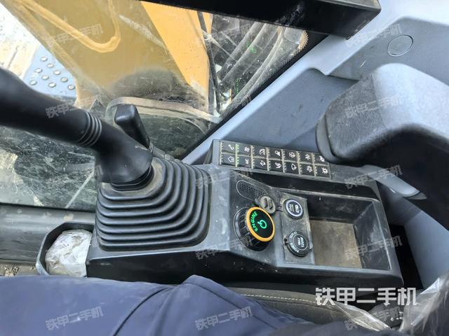 座椅右侧控制台/钥匙门/油门/含右手柄（驾驶室部分）