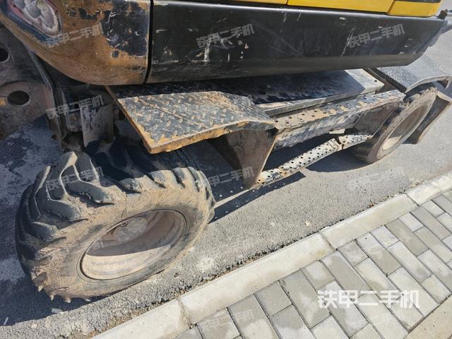 右侧履带整体 (行走机构) 右侧履带整体 (行走机构)