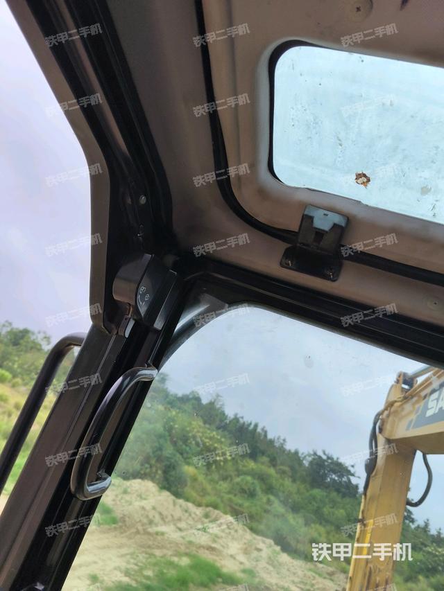 座椅左侧控制台/音响/含左手柄（驾驶室部分）