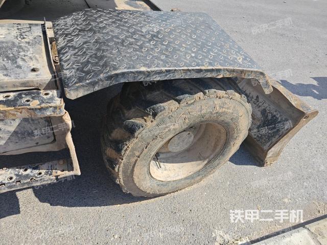 左驱动轮(行走机构) 左驱动轮(行走机构)