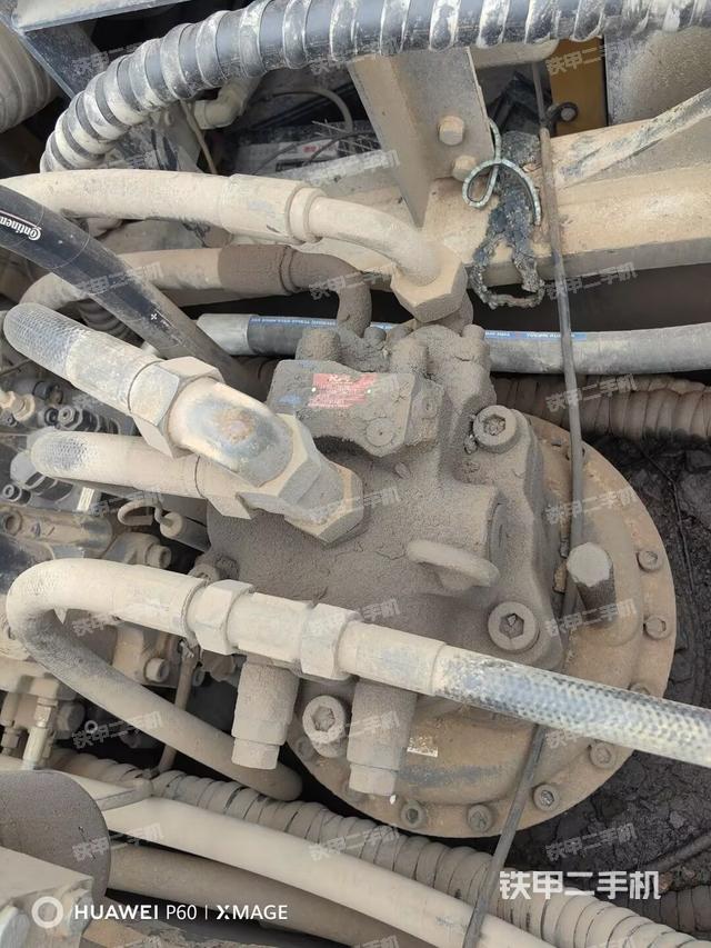 回转马达和主控阀（整机外观）