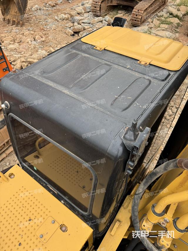 驾驶室顶部（整机外观）