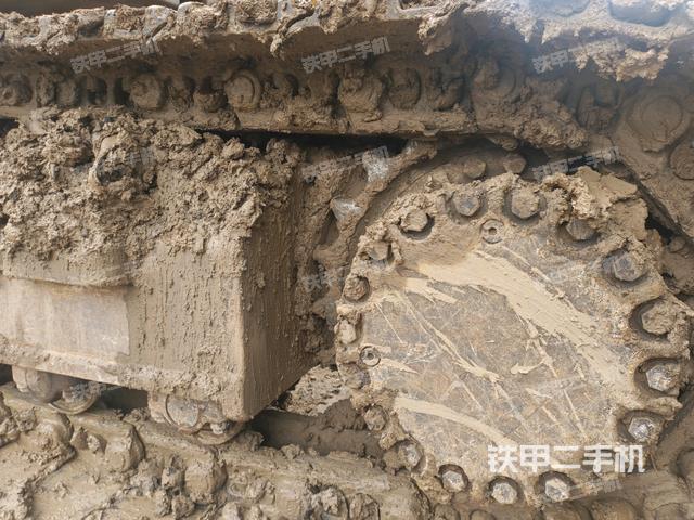 右驅(qū)動輪（行走機構(gòu)）