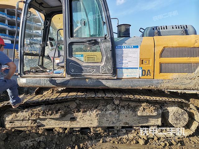 驾驶室整体（整机外观）