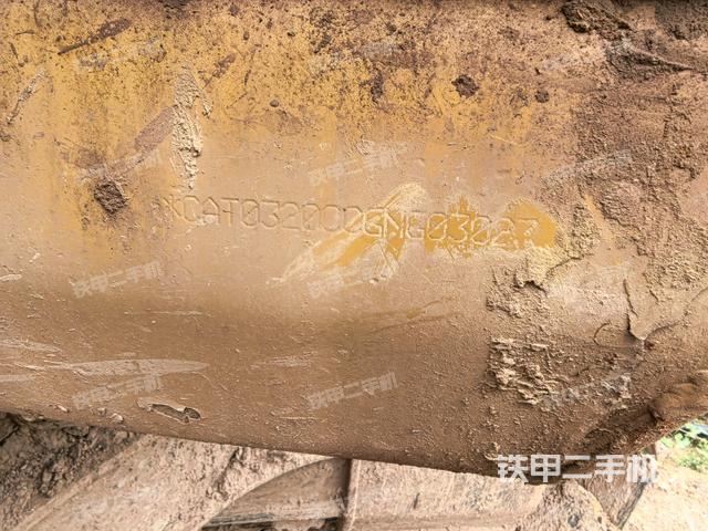 大臂油缸整体 竖拍（工作和回转装置）