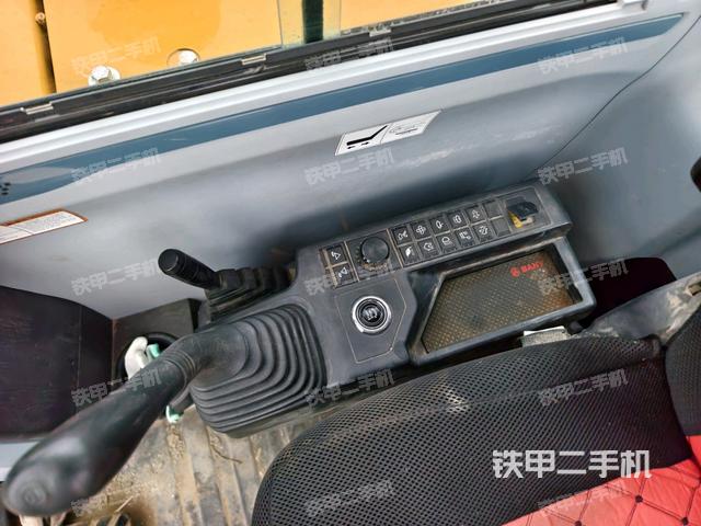 座椅右側(cè)控制臺/鑰匙門/油門/含右手柄（駕駛室部分）