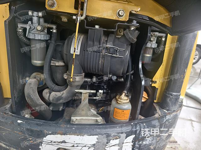 回转马达和主控阀（整机外观）