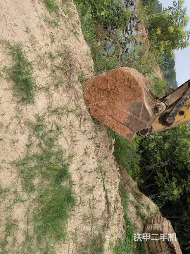 大臂油缸整体 竖拍（工作和回转装置）