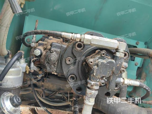 液压泵舱室正面整体（整机外观）