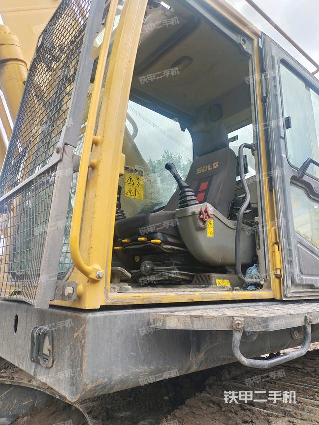 駕駛室左前45度（駕駛室部分）