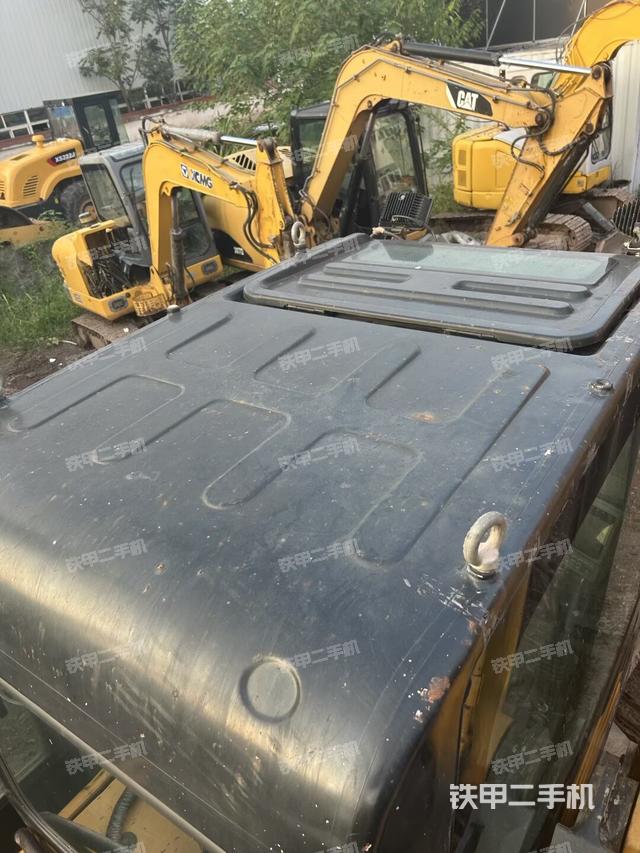 驾驶室顶部（整机外观）