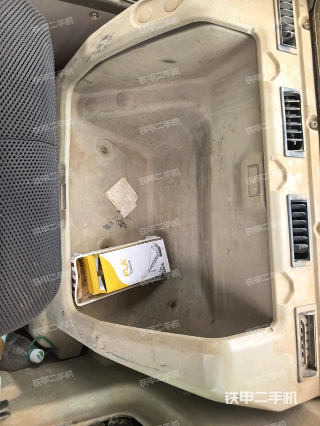 后窗玻璃角标（驾驶室部分）