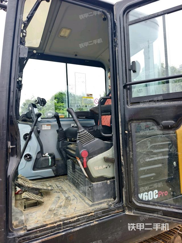 ?駕駛室正側(cè)（駕駛室部分）