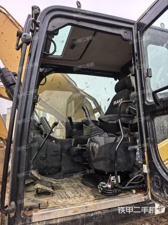 驾驶室整体（整机外观）